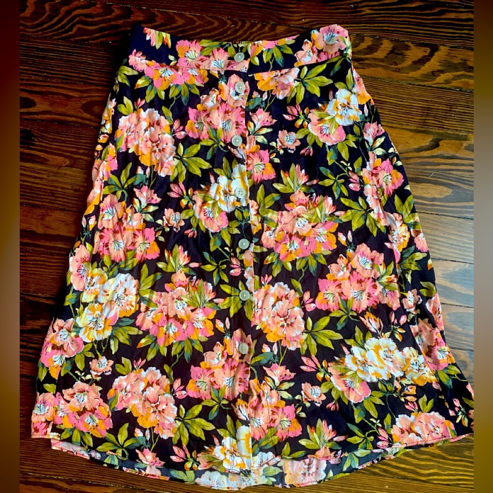 XSP LOFT Midi Skirt - Elastic Waistband and Button Down Front